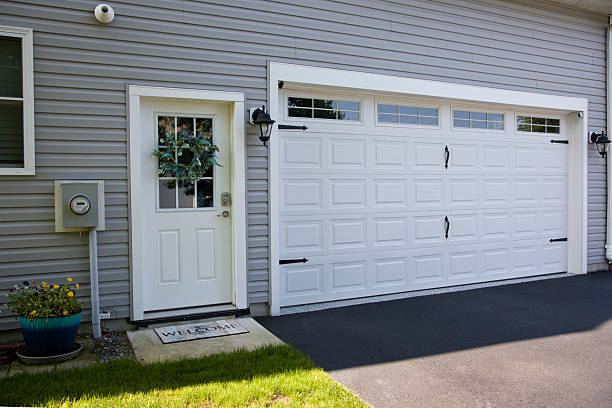 24/7 Emergency Garage Door Panel Replacement experts in New Berlin, IL